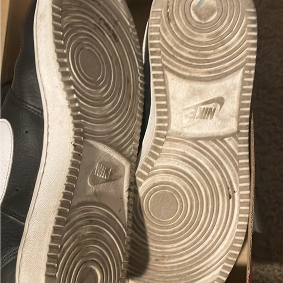 Nike Black and White Sneakers Low-Top Leather - Picture 3 of 3